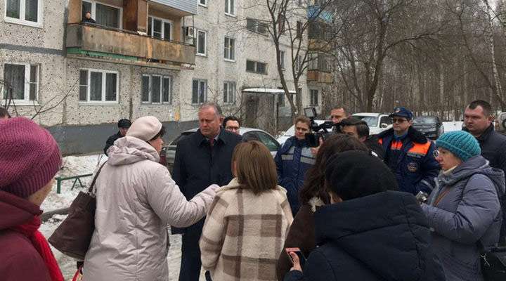 Глава городского округа встретился с жителями домов в Пушкино оставшихся без тепла.