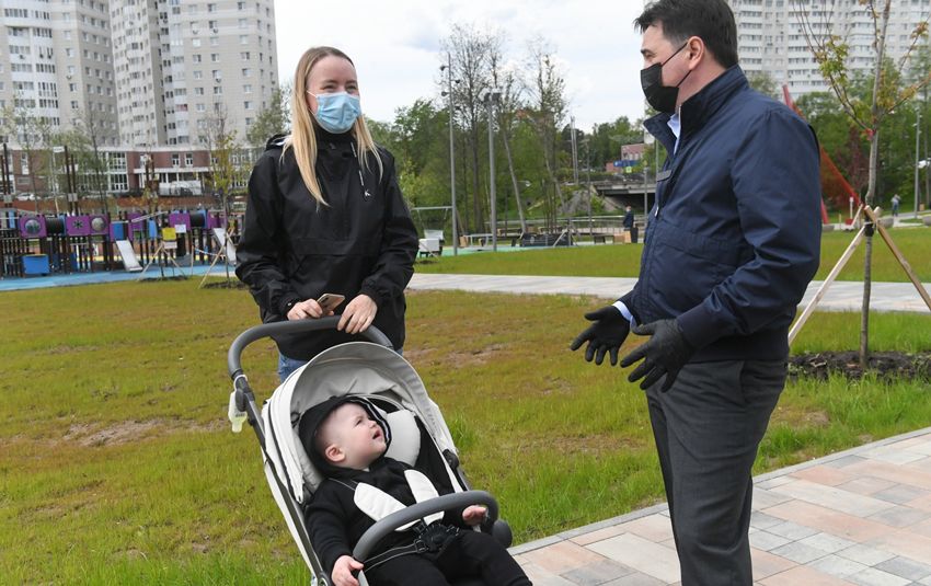 Глава региона проинспектировал ход строительства музыкального колледжа имени и осмотрел качество благоустройства набережной реки Серебрянки.