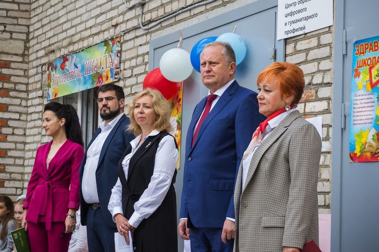 Сегодня во всех школах городского округа проходят торжественные линейки.